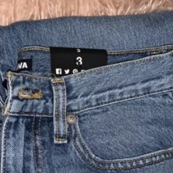 Boyfriend Cut Jeans - Picture 2 of 2